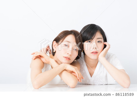 兩個女人的美麗形象 兩個女人的美麗形象 86118589