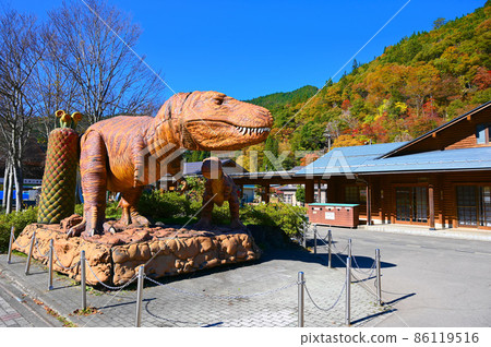 Parent and child Tyrannosaurus Road Station Kuzuryu Ono City Parent and child Tyrannosaurus Road Station Kuzuryu Ono City 86119516