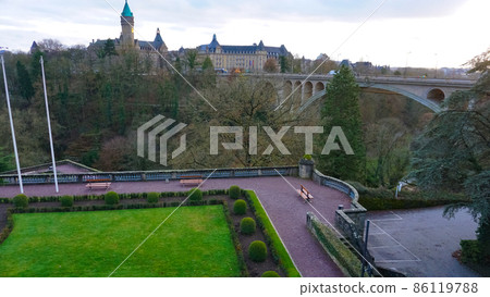 View of Luxembourg old town, UNESCO World Heritage Site, with the ancient city wall 86119788