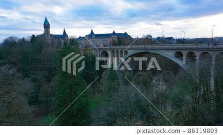 View of Luxembourg old town, UNESCO World Heritage Site, with the ancient city wall 86119803