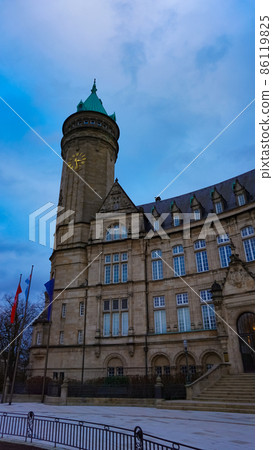 View of Luxembourg old town, UNESCO World Heritage Site, with the ancient city wall 86119825