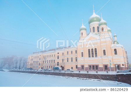 Saint Isidore Church on a winter day. Saint-Petersburg 86120429