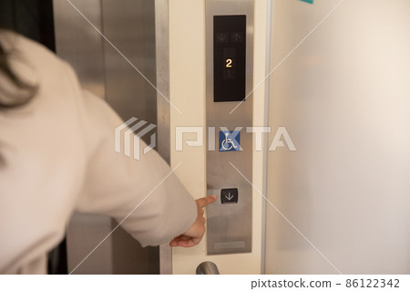 Female Elevator trying to get on the elevator 86122342