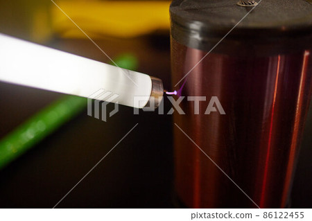 Lightning generator. Tesla coil. best at smaller sizes. 86122455