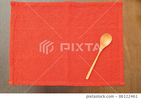 Red place mat and wooden spoon 86122461