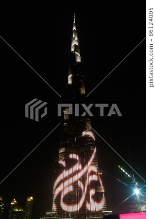 Night view to Burj Khalifa skyscraper- 10-01-2015, Dubai, UAE Night view to Burj Khalifa skyscraper- 10-01-2015, Dubai, UAE 86124005