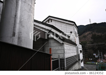 Tokyo Okutama Mitake Gorge brewery brewery and dignified and stylish black wall A taste of history Tokyo brewery sake 86124352