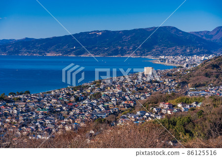 (神奈川縣)二宮町,吾妻山公園,油菜田上,小田原方向 (神奈川縣)二宮町,吾妻山公園,油菜田上,小田原方向 86125516