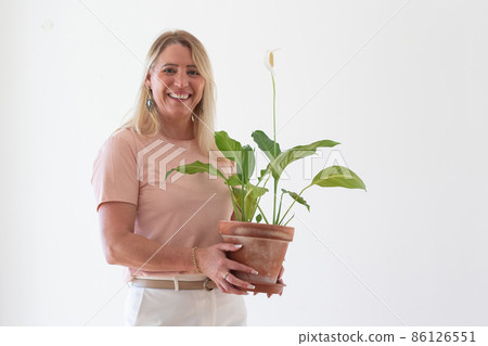 Happy woman moving things into new house 86126551