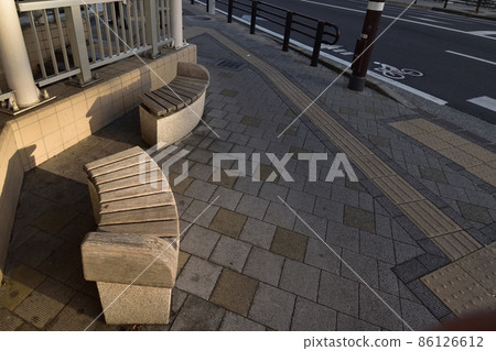 Sidewalk bench 220123pm 3:38 Sidewalk bench 220123pm 3:38 86126612