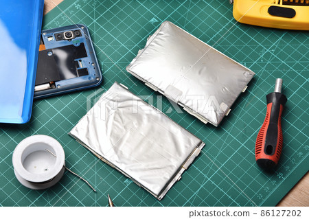 Smart phone repair, Broken battery replacement, Lithium polymer battery dangerous to explode  86127202