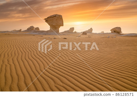 Chalk rocks in the White Desert at sunset. Egypt, Baharia Chalk rocks in the White Desert at sunset. Egypt, Baharia 86128571
