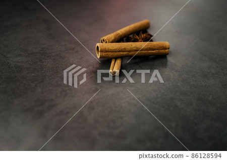 Aromatic cinnamon sticks Aromatic cinnamon sticks 86128594