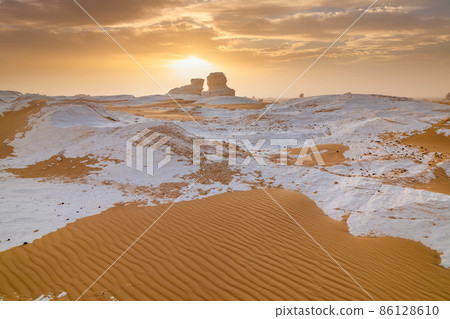 Chalk rocks in the White Desert at sunset. Egypt, Baharia 86128610