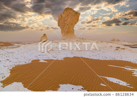 Chalk rocks in the White Desert at sunset. Egypt, Baharia 86128634