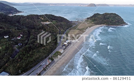 俯瞰唐津灣的安內海灘和停車場 俯瞰唐津灣的安內海灘和停車場 86129451