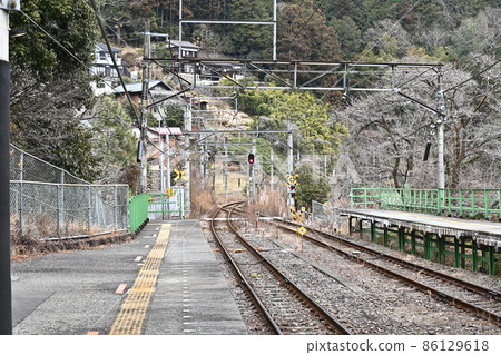 Tokyo Okutama Hatonosu Canyon Ome Line unmanned station "Hatonosu Station" Uphill view toward Ome from the platform Ome Line single track section 86129618