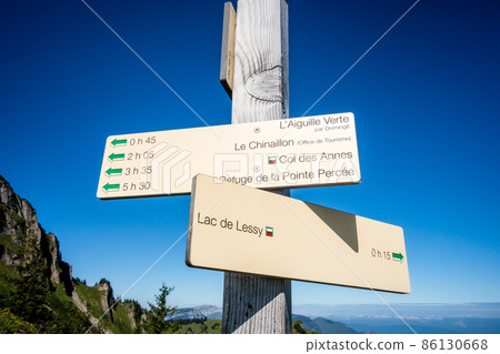 Hiking direction sign in the Grand-Bornand, France 86130668