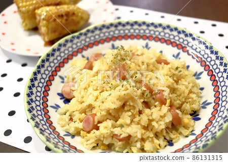 咖哩炒飯和玉米 86131315