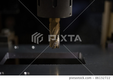 用加工中心的立銑刀切割 用加工中心的立銑刀切割 86132722