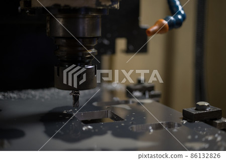 Cutting into an aluminum plate with an end mill 86132826