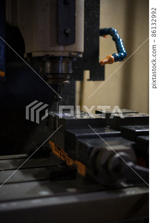 Tapping processing at the machining center Tapping processing at the machining center 86132992