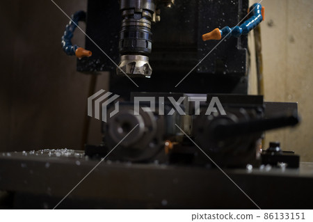 在加工中心進行表面切割 86133151