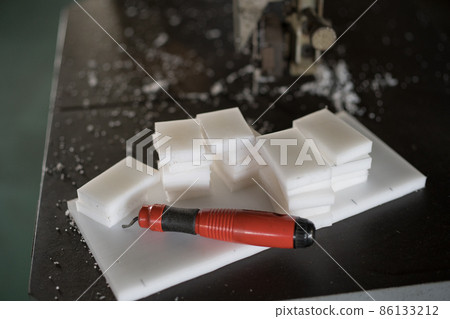 After cutting the resin material with a contour machine, deburring the corners 86133212