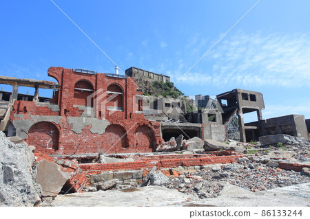 [Nagasaki Prefecture] General office of Gunkanjima in fine weather (Hashima Industrial Revolutionary Heritage) 86133244