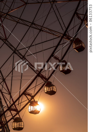 “東京”日落和摩天輪 86133753