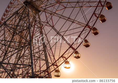 “東京”日落和摩天輪 86133756