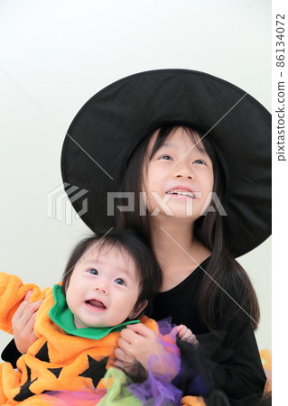 Infant girls and sisters dressed up for Halloween Infant girls and sisters dressed up for Halloween 86134072