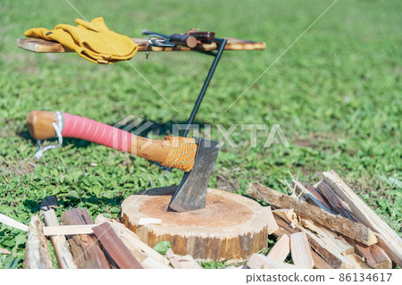 劈木架和劈木斧 劈木架和劈木斧 86134617