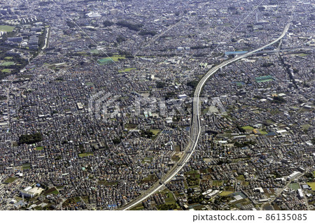 從新座市上空鳥瞰關越高速公路大泉路口方向 86135085