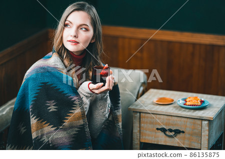 Winter house time image_Russian woman Winter house time image_Russian woman 86135875