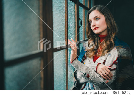 Winter image_Russian woman 86136202