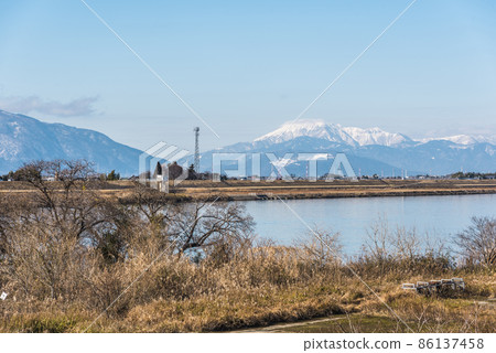 《岐阜縣》長良川的伊吹山 《岐阜縣》長良川的伊吹山 86137458