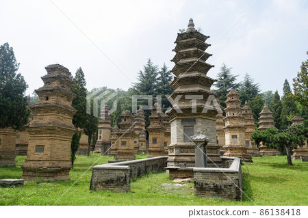 中國河南省少林寺美麗的風景 中國河南省少林寺美麗的風景 86138418