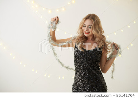 Woman Dancing with Tinsel 86141704