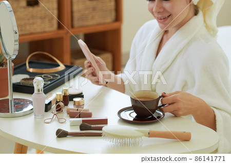 Morning Routine at Home Morning Routine at Home 86141771