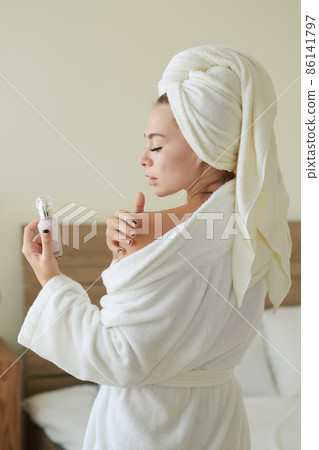 Woman Applying Body Serum 86141797