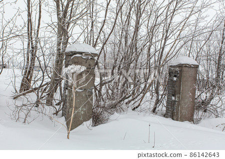 Old railway station at winter with painted walls 86142643