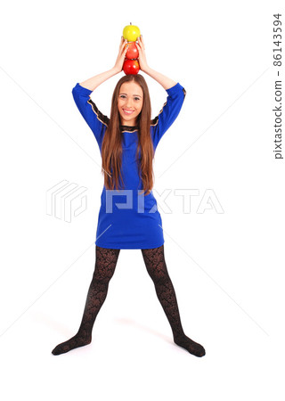 Young girl holds an three apples on her head 86143594