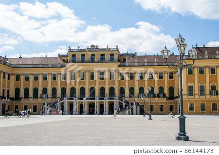 Austria, Vienna, facade of Schonbrunn castle 86144173