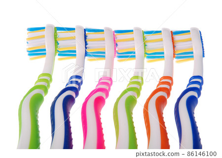 Toothbrushes (clipping path) 86146100