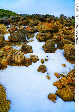 藏王山路上的雪（山形縣山形市） 86146474