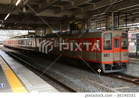 Tobu Railway 8000 Series Royal Beige International Orange 86148581