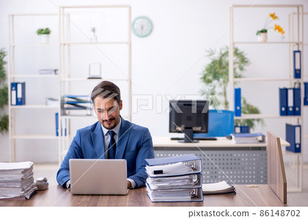 Young businessman employee working in the office Young businessman employee working in the office 86148702