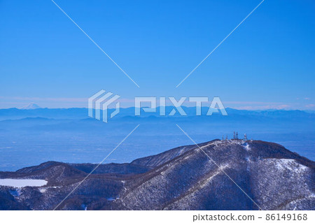 冬季從群馬縣赤城山頂的絕景處眺望西南側（小沼、富士山、地藏山等） 86149168