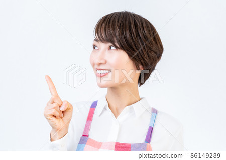圍裙的中間女士 圍裙的中間女士 86149289